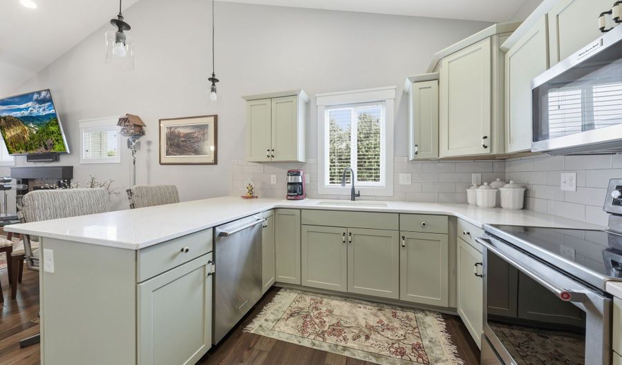 2404 3rd Ave SE, Altoona, IA 50009 - 3 Beds, 3 Bath