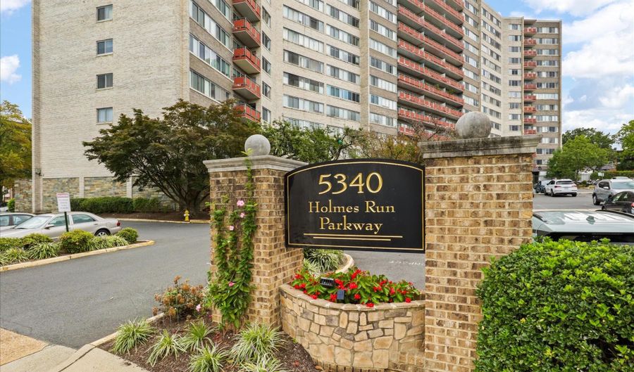 5340 HOLMES RUN Pkwy 904, Alexandria, VA 22304 - 2 Beds, 2 Bath