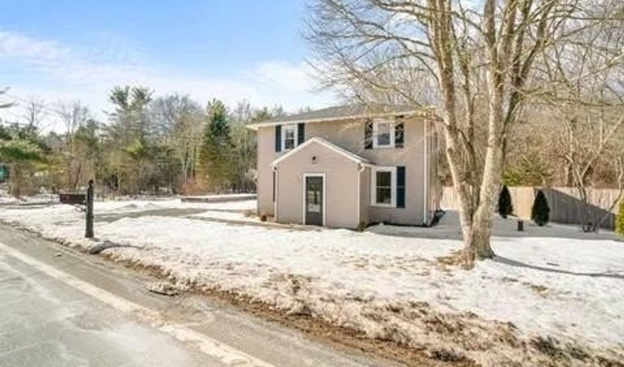 111 Hopkins Hollow Rd, Coventry, RI 02827 - 3 Beds, 2 Bath