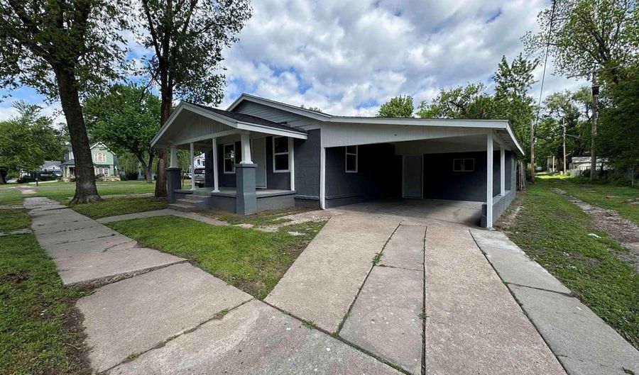 210 E Quincy, Arkansas City, KS 67005 - 2 Beds, 1 Bath