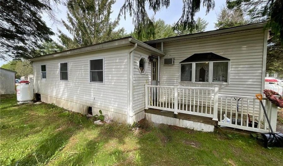 321 Campstead Cir, Tobyhanna, PA 18610 - 2 Beds, 2 Bath