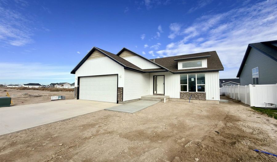 1082 Alpine Ave, Chubbuck, ID 83202 - 3 Beds, 2 Bath