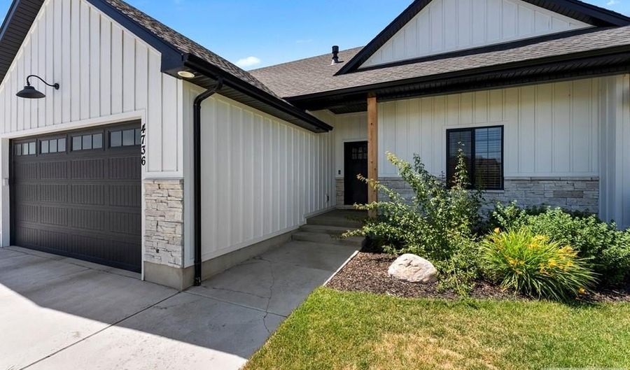 4736 S Thunder Dr, Ammon, ID 83406 - 6 Beds, 3 Bath