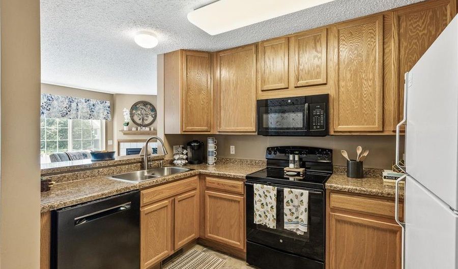 15548 Float Ln 104, Apple Valley, MN 55124 - 3 Beds, 1 Bath