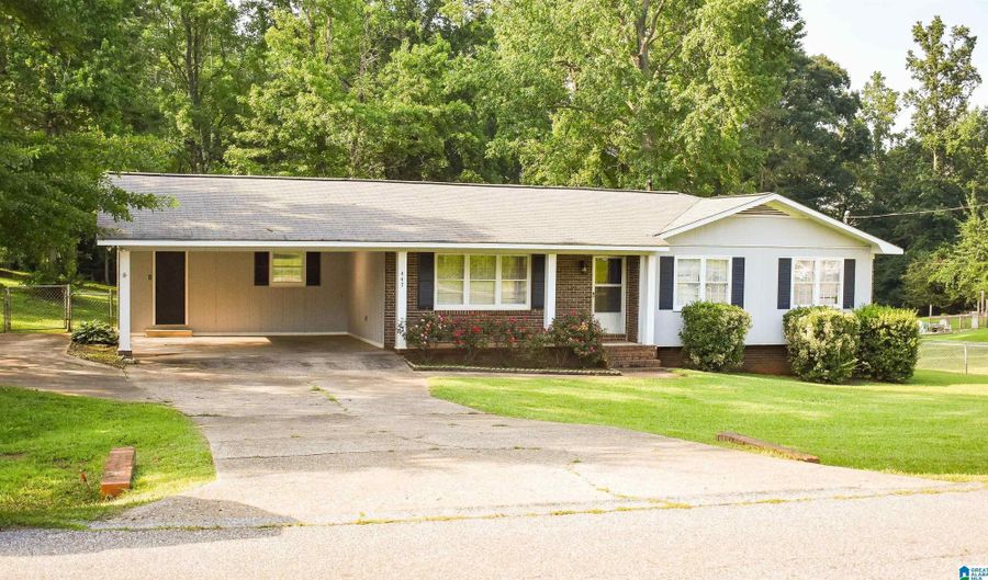 447 BERNARD COUCH Dr, Anniston, AL 36207 - 3 Beds, 2 Bath