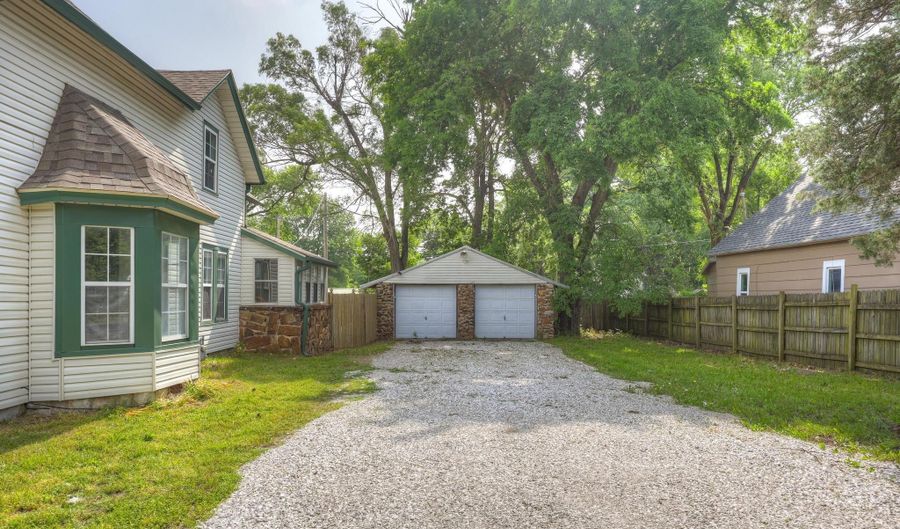 109 N Main St, Alba, MO 64830 - 3 Beds, 2 Bath