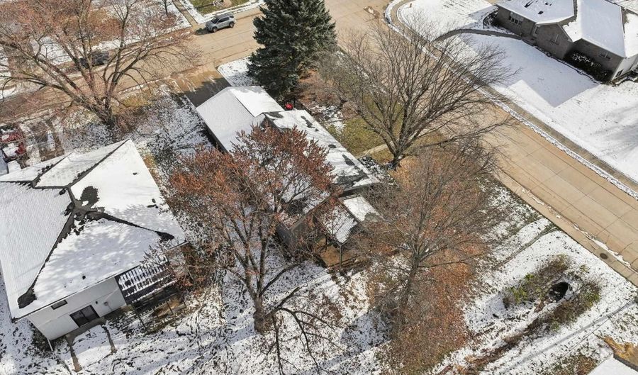 1320 Darwin St, Beatrice, NE 68310 - 3 Beds, 2 Bath