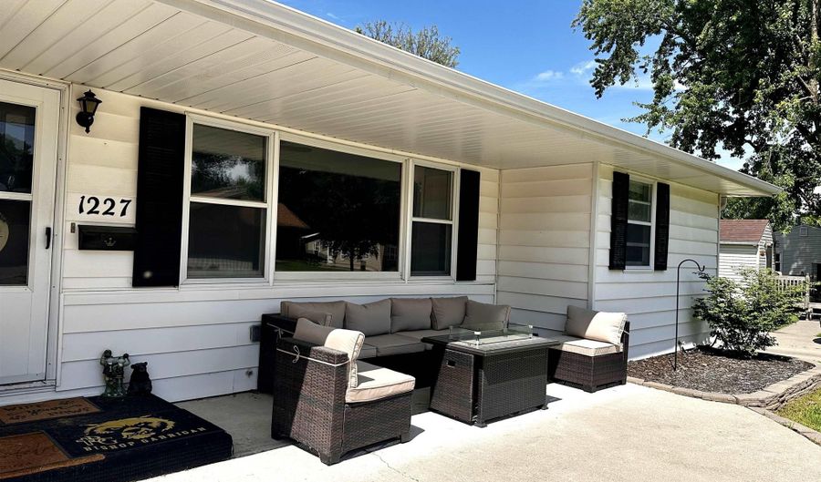 1227 E Linden St, Algona, IA 50511 - 2 Beds, 2 Bath