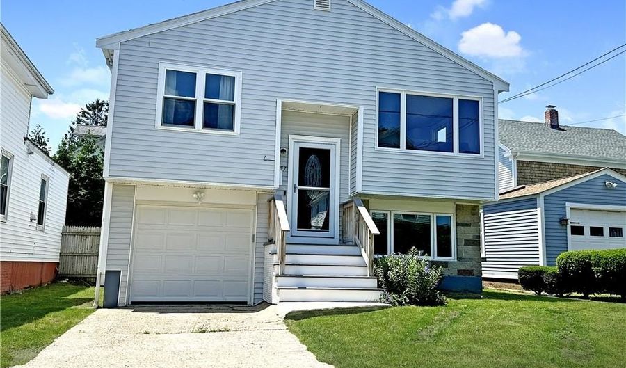 57 Friendship St, Newport, RI 02840 - 2 Beds, 2 Bath