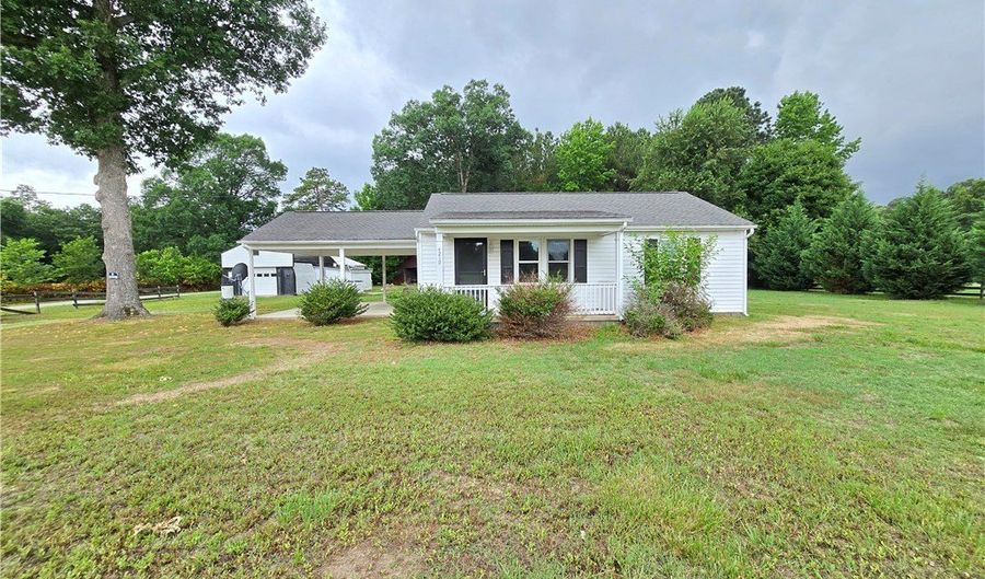 4210 Richmond Rd, Jetersville, VA 23002 - 2 Beds, 1 Bath