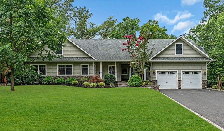 10 Greenwood Pl, Middletown, NJ 07748 - 3 Beds, 3 Bath