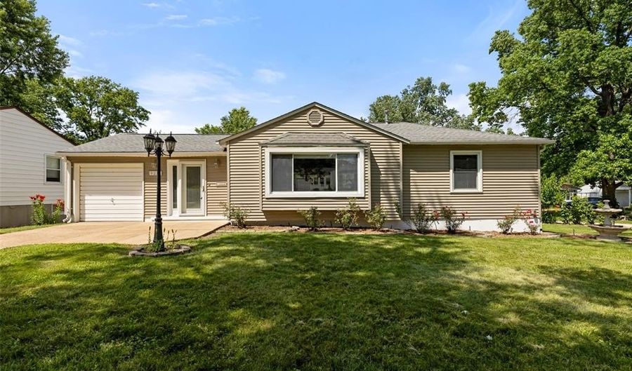 9217 Hallock Dr, Affton, MO 63123 - 2 Beds, 1 Bath