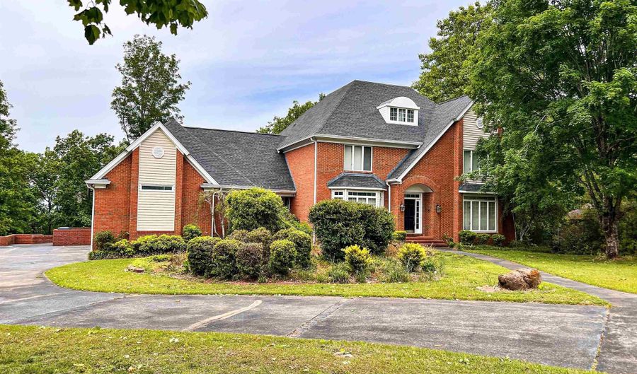 714 HILLYER HIGH Rd, Anniston, AL 36207 - 5 Beds, 5 Bath
