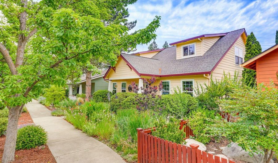 2685 Clay Creek Way, Ashland, OR 97520 - 4 Beds, 3 Bath