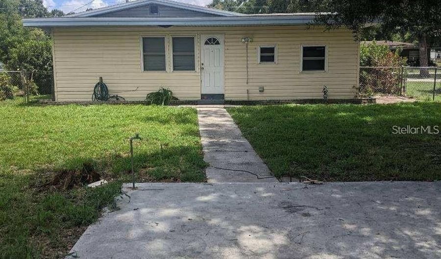 729 VIRGINIA Ave, Auburndale, FL 33823 - 2 Beds, 1 Bath