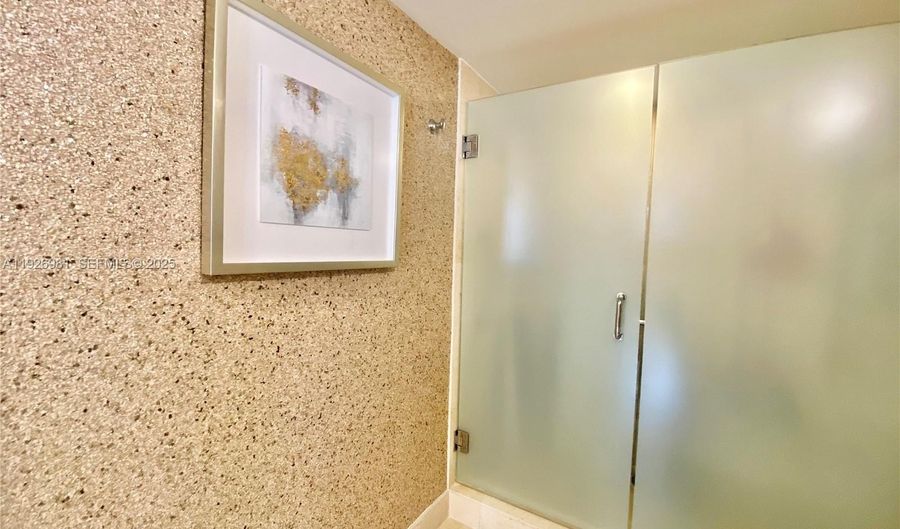 19900 E Country Club Dr 1220, Aventura, FL 33180 - 3 Beds, 3 Bath