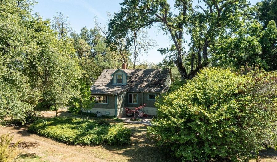 42655 Highway 49, Ahwahnee, CA 93601 - 2 Beds, 2 Bath