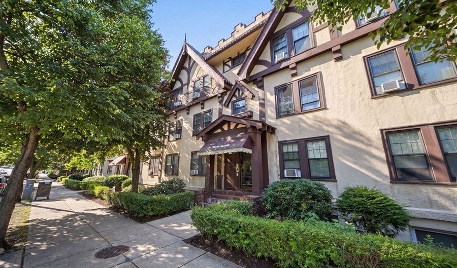 1722 Commonwealth Ave 1, Boston, MA 02135 - 2 Beds, 1 Bath