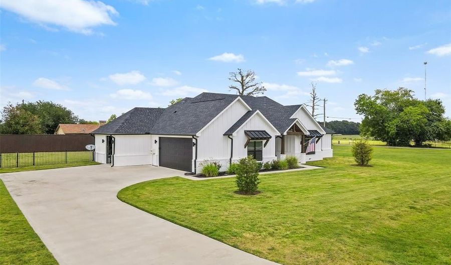 11 Nicklaus Dr, Sulphur Springs, TX 75482 - 3 Beds, 3 Bath