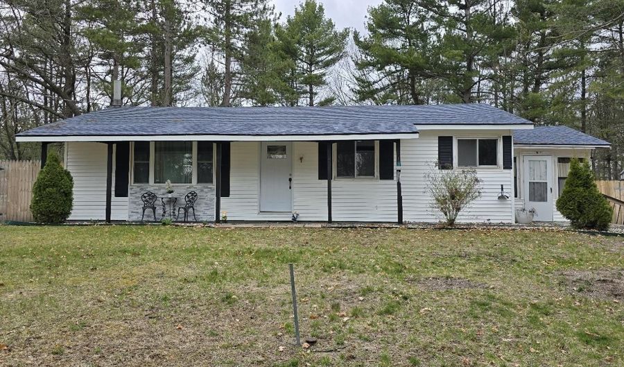 3939 Forest Rd, Oscoda, MI 48750 - 3 Beds, 1 Bath