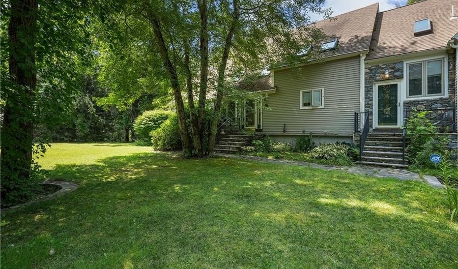 94 S Shore Rd, Burrillville, RI 02859 - 3 Beds, 3 Bath