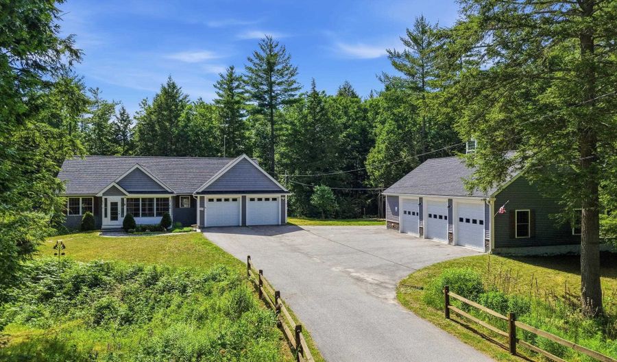 20 Hutchinson Hill Rd, Brookline, NH 03033 - 4 Beds, 3 Bath