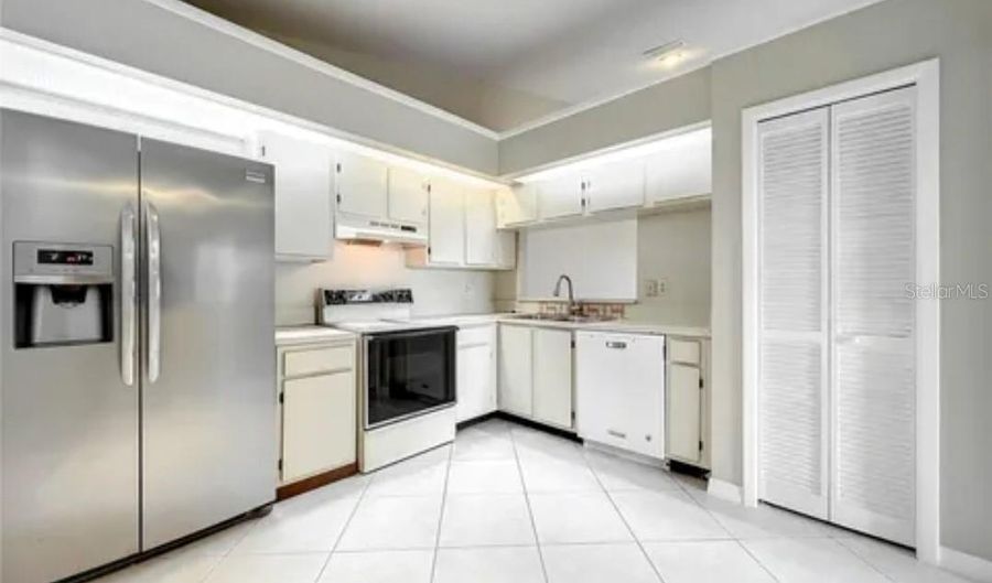 623 RED OAK Cir 121, Altamonte Springs, FL 32701 - 2 Beds, 3 Bath