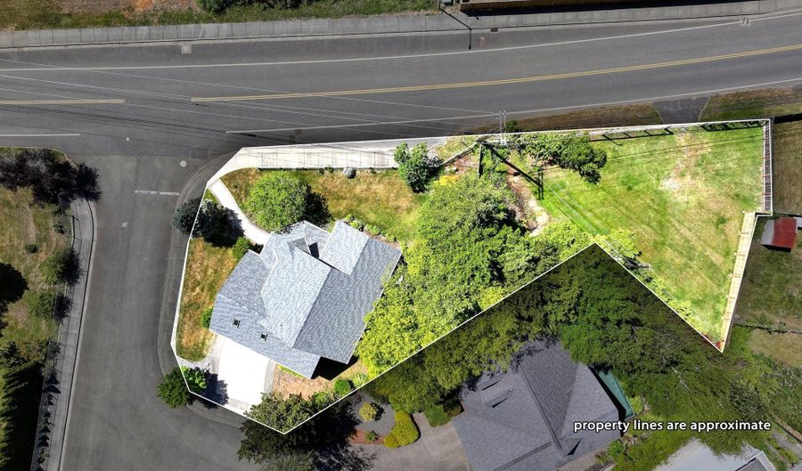 7001 WELCH Ct, Brookings, OR 97415 - 4 Beds, 3 Bath
