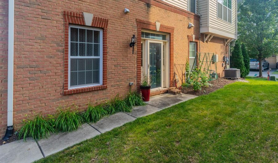 22551 CAMBRIDGEPORT Sq, Ashburn, VA 20148 - 4 Beds, 4 Bath