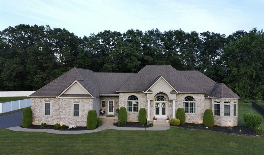 99 Elizabeth St, Agawam, MA 01030 - 3 Beds, 5 Bath