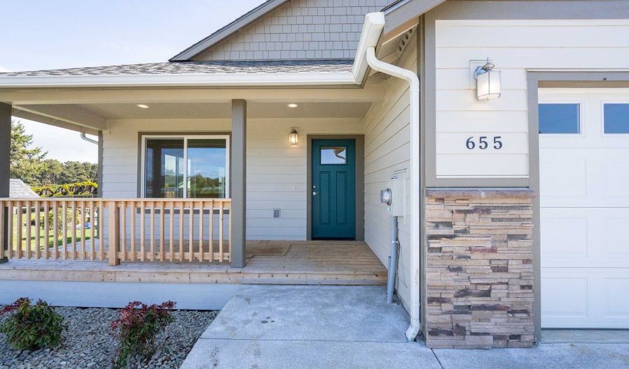 655 11th St, Bandon, OR 97411 - 3 Beds, 2 Bath