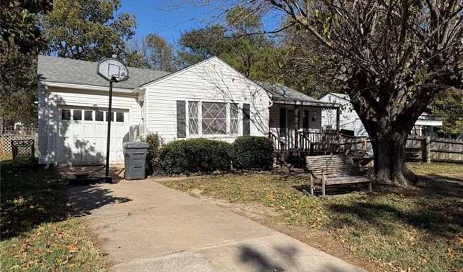 723 Maxwell NW, Ardmore, OK 73401 - 2 Beds, 1 Bath