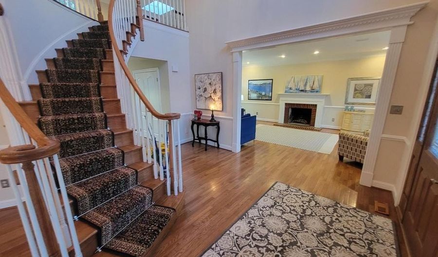 12 FOXVIEW Cir, Hockessin, DE 19707 - 5 Beds, 4 Bath