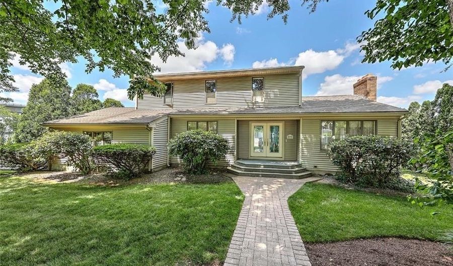 129 Seaside Dr, Jamestown, RI 02835 - 3 Beds, 3 Bath