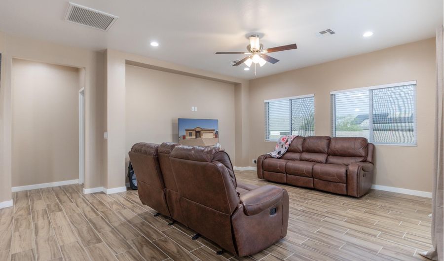 14594 S AVALON Rd, Arizona City, AZ 85123 - 3 Beds, 2 Bath