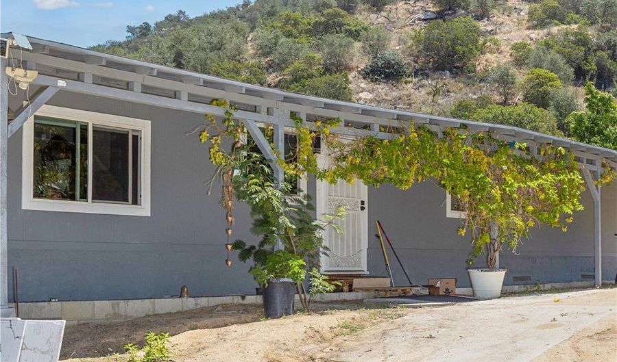 39018 Jubilee, Fallbrook, CA 92028 - 3 Beds, 2 Bath