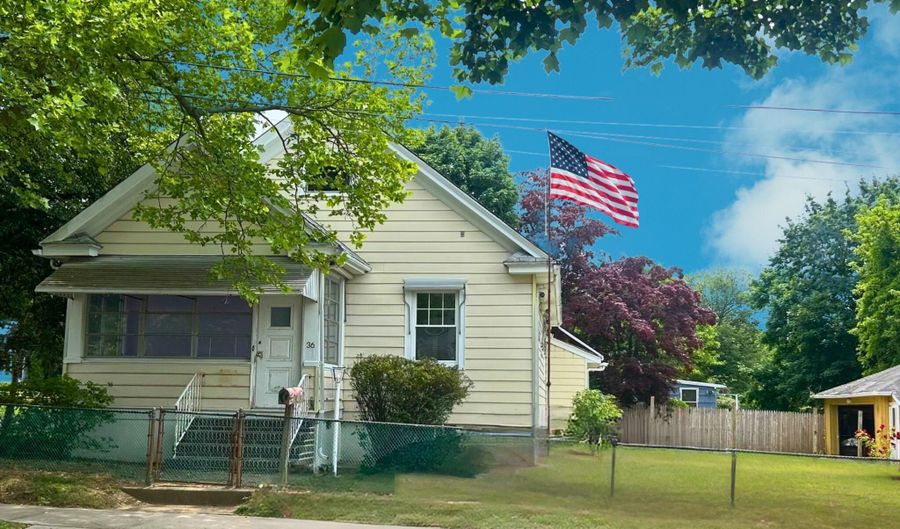 36 Navesink Ave, Atlantic Highlands, NJ 07716 - 4 Beds, 2 Bath