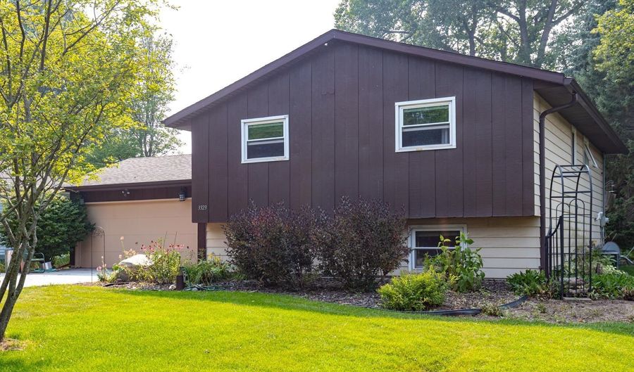 3323 N MORRISON St, Appleton, WI 54911 - 4 Beds, 2 Bath