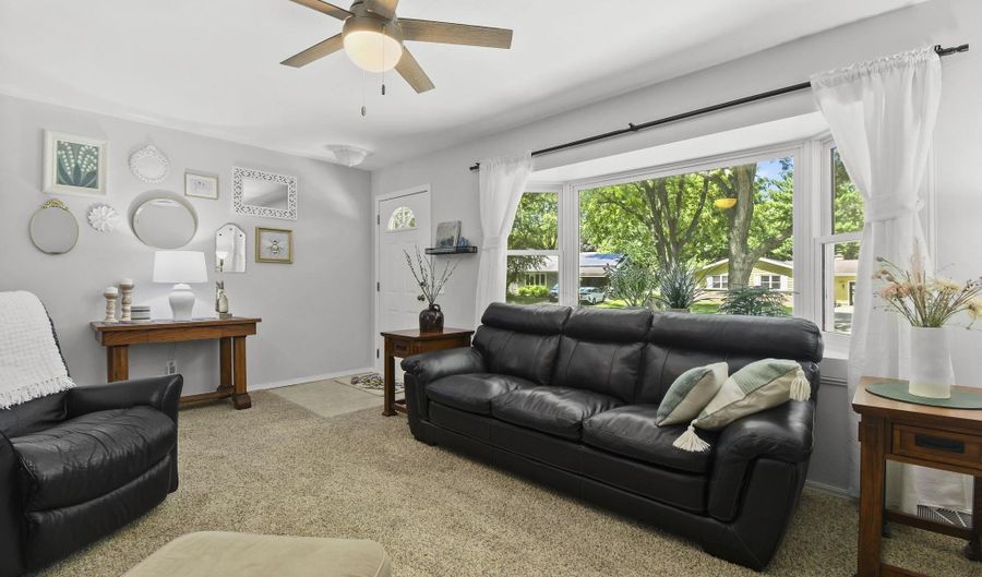 1813 Paso Roble Way, Madison, WI 53716 - 3 Beds, 1 Bath
