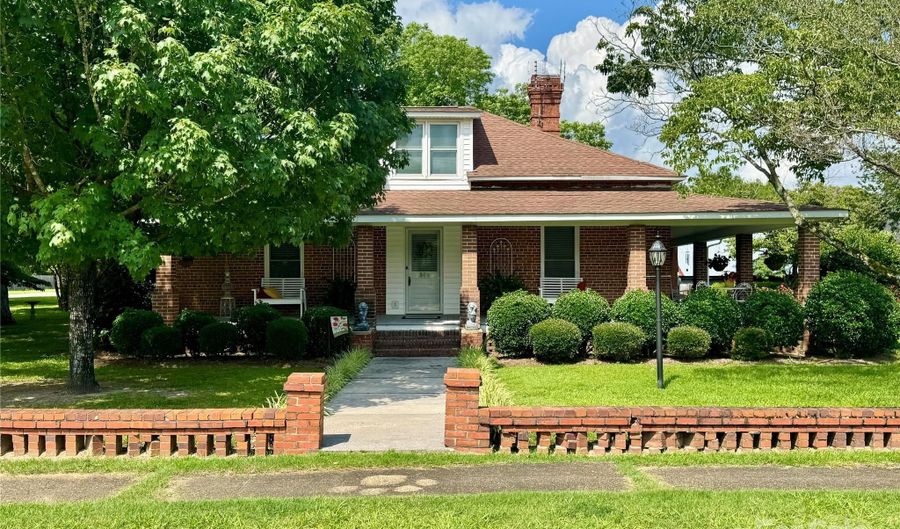 300 Blackmon St S, Bethune, SC 29009 - 4 Beds, 2 Bath