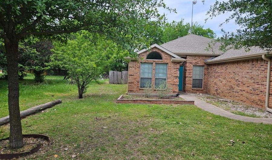 612 S Interurban St, Anna, TX 75409 - 4 Beds, 2 Bath
