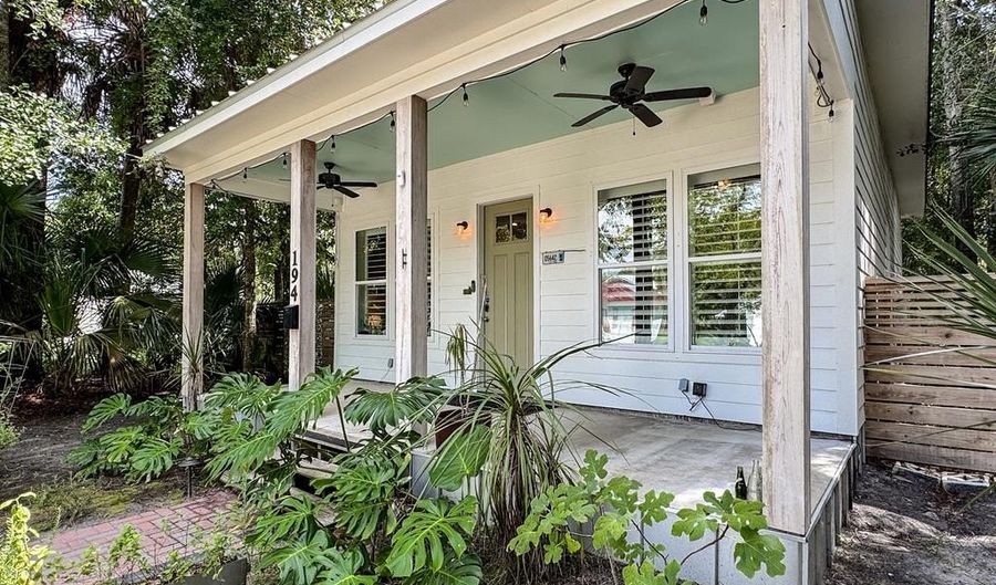 194 11th St, Apalachicola, FL 32320 - 2 Beds, 2 Bath