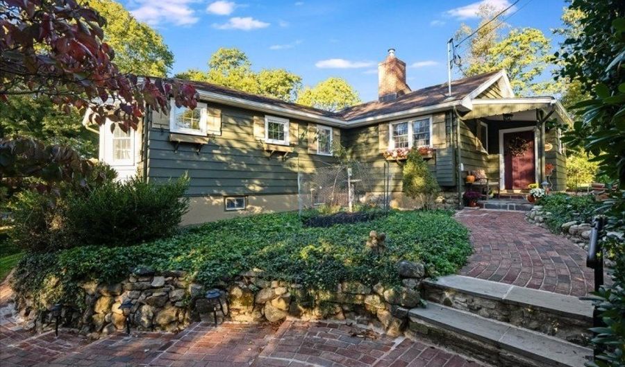 107 Overlook Rd, Andover, NJ 07860 - 2 Beds, 2 Bath