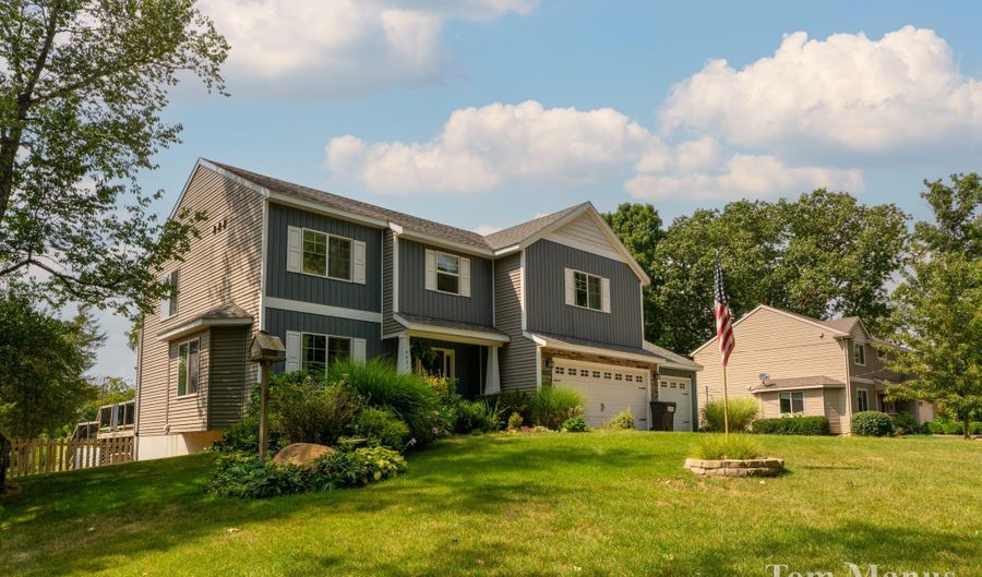 8471 45th St SE, Ada, MI 49301 - 5 Beds, 4 Bath