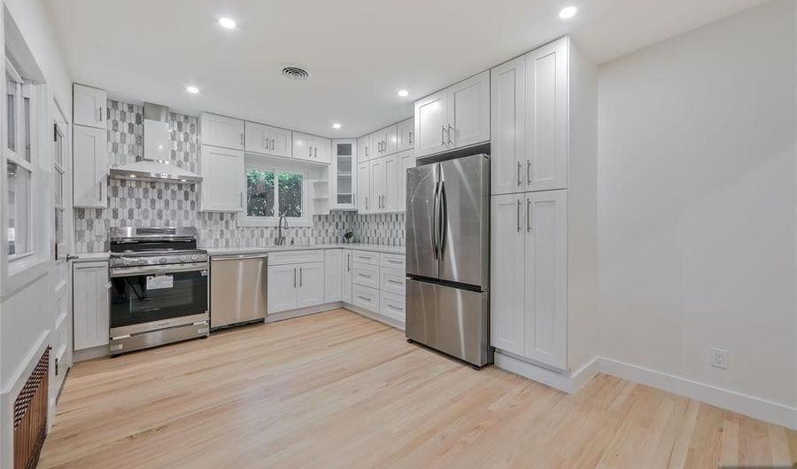 21 E Central Ave, Bergenfield, NJ 07621 - 5 Beds, 3 Bath