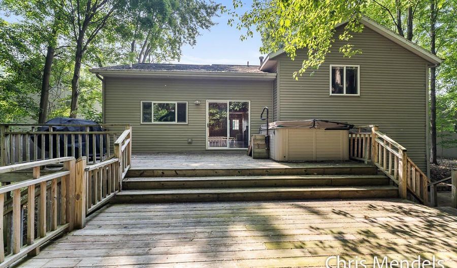 11121 Timberline Dr, Allendale, MI 49401 - 5 Beds, 3 Bath