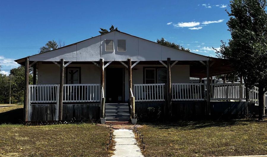 202 Avenue B, Beaver, OK 73932 - 2 Beds, 1 Bath