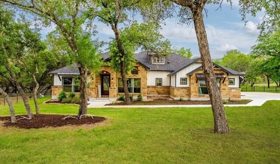 140 Wood Valley Dr, Adkins, TX 78101 - 4 Beds, 4 Bath