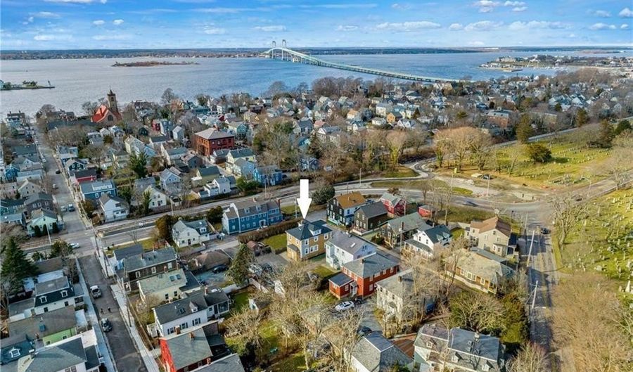10 Braman St 1, Newport, RI 02840 - 2 Beds, 1 Bath