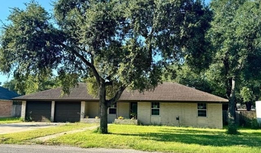 1501 Rose Dr, Alice, TX 78332 - 3 Beds, 2 Bath